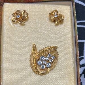 Elegant Gold Tone and Rhinestone Vintage Floral Jewelry Set